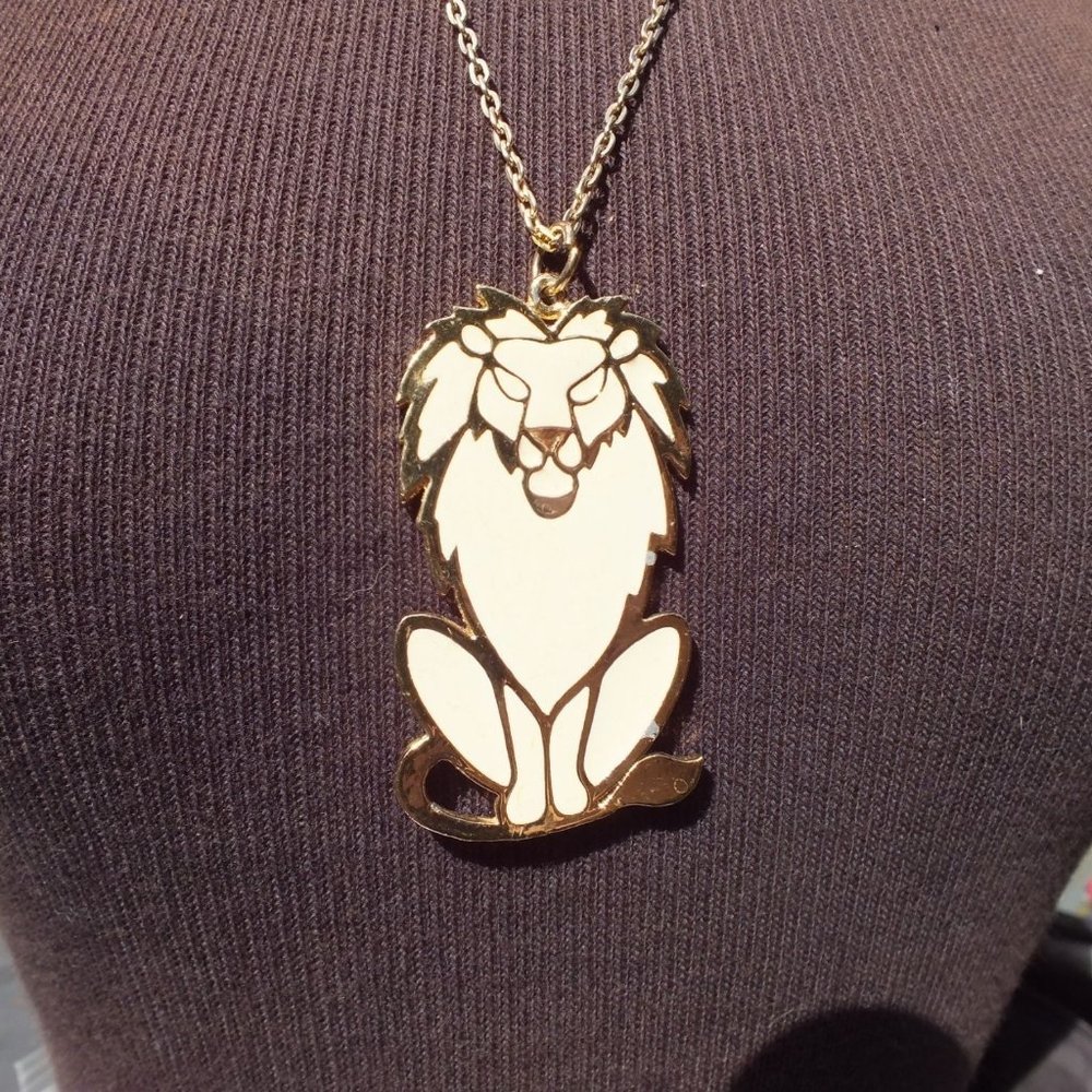 Yellow and Gold Color Lion Pendant on 24" Link Alloy Chain, Large Retro 1970s